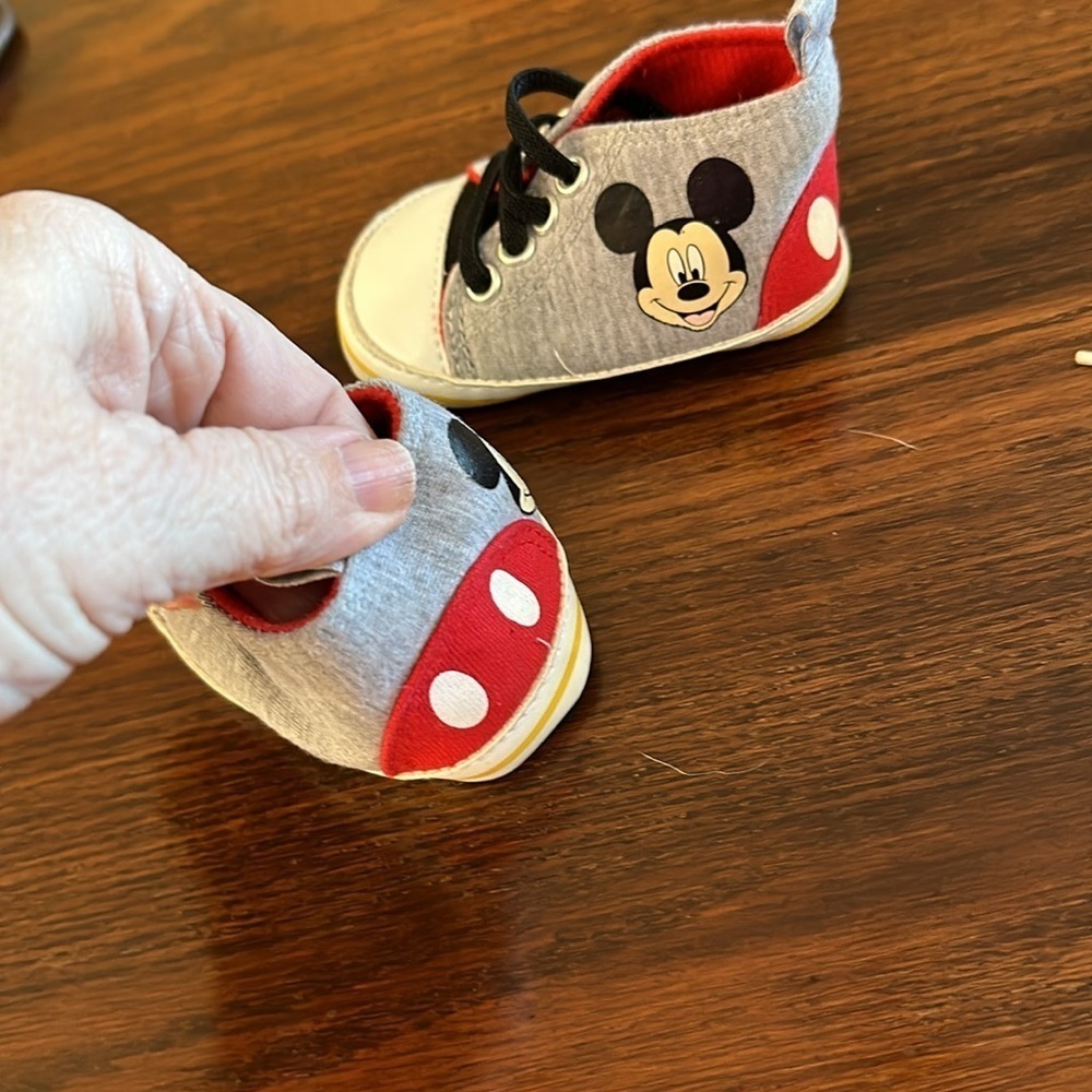 🎈🎈 3 pair of shoes all size 3-6 month. One Disney, 1 Gerber, one Child of Mine - Picture 6 of 12